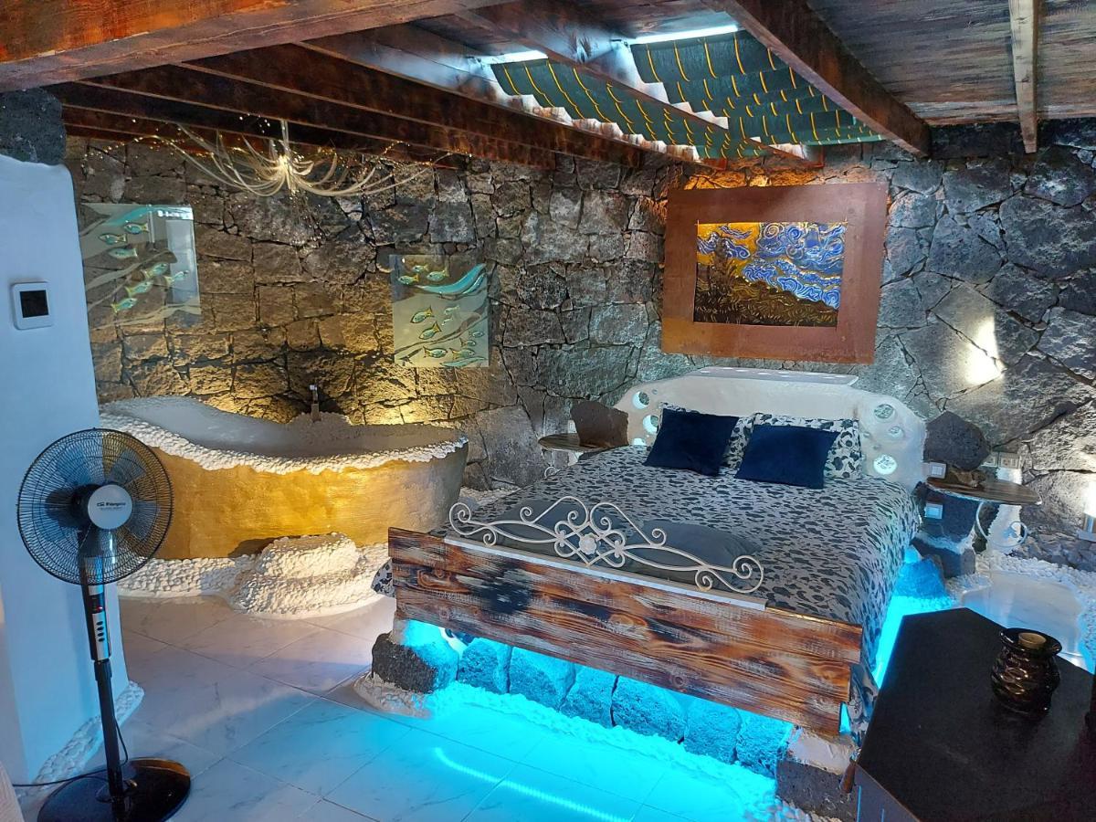 Aloelux Villa ! - Private Villa With Jacuzzi, Cinema ,Massage ,Wonderful View, Art Desing Villa Conil Exterior photo